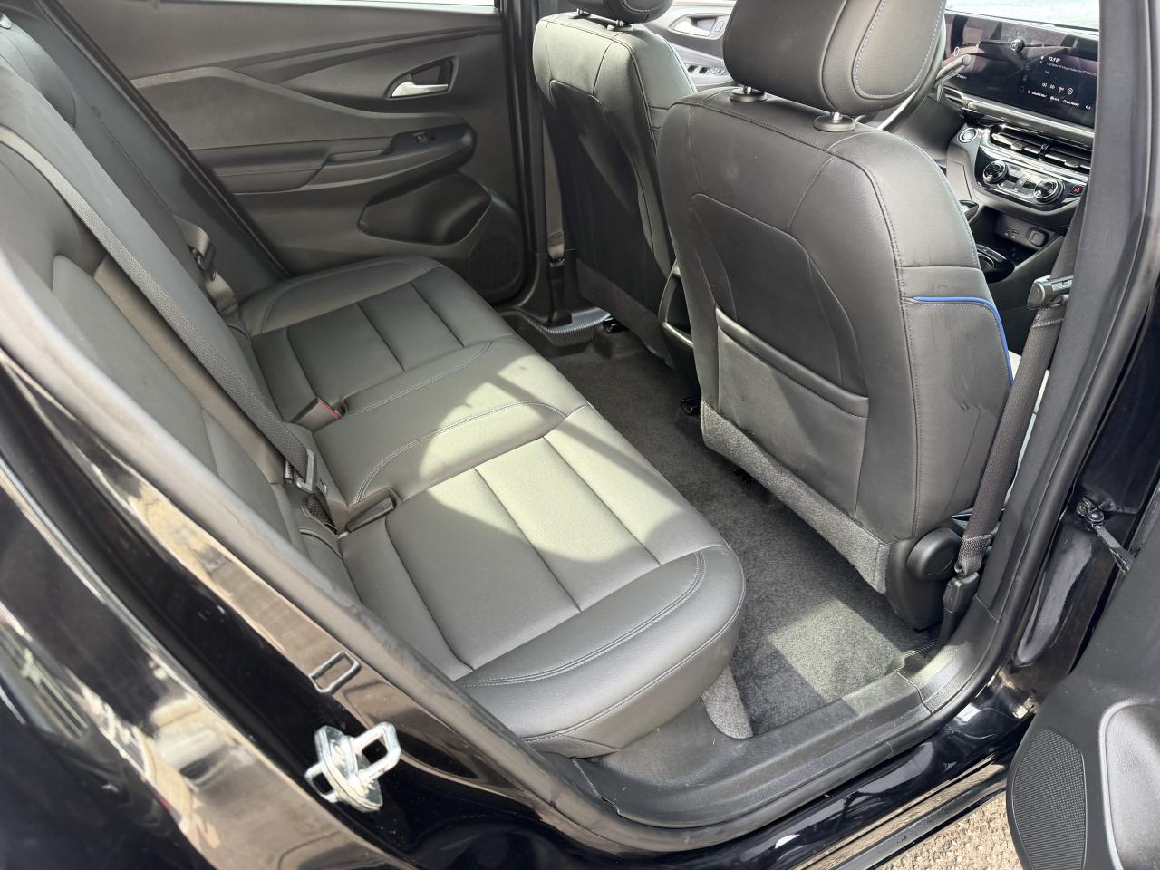 2024 Buick Envista Sport Touring LOW KM! LEATHER, SUNROOF, HTD SEATS! Photo