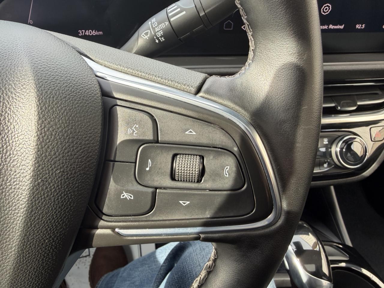 2024 Buick Envista Sport Touring LOW KM! LEATHER, SUNROOF, HTD SEATS! Photo