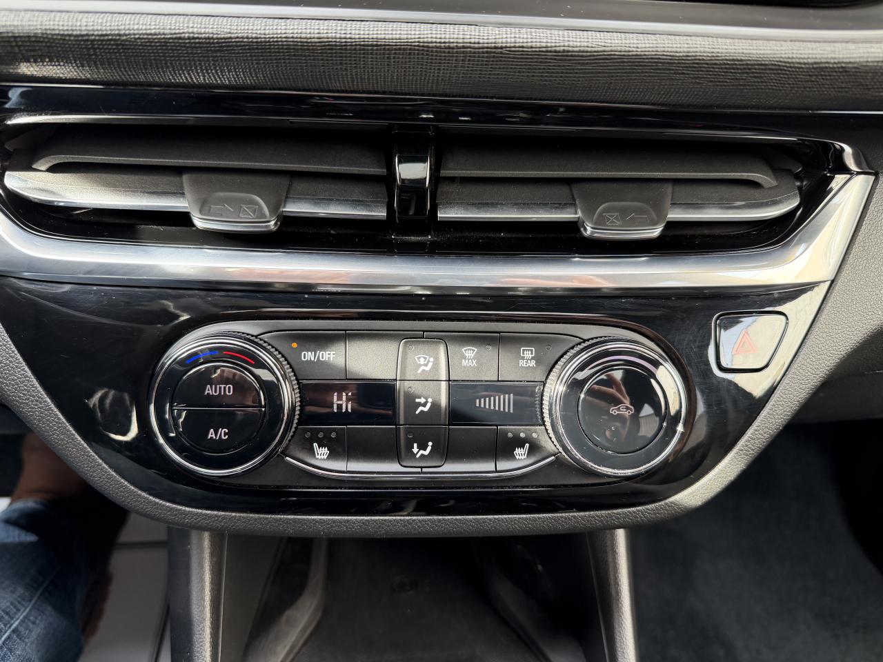 2024 Buick Envista Sport Touring LOW KM! LEATHER, SUNROOF, HTD SEATS! Photo