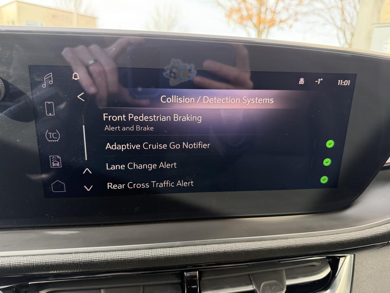 2024 Buick Envista Sport Touring LOW KM! LEATHER, SUNROOF, HTD SEATS! Photo