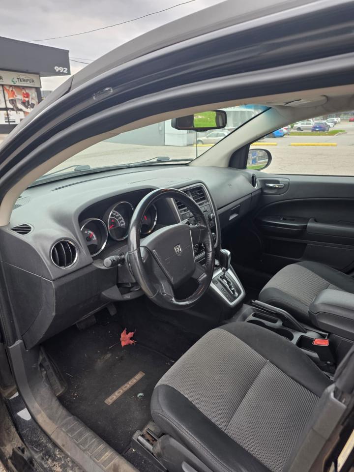 2010 Dodge Caliber SXT - Photo #11