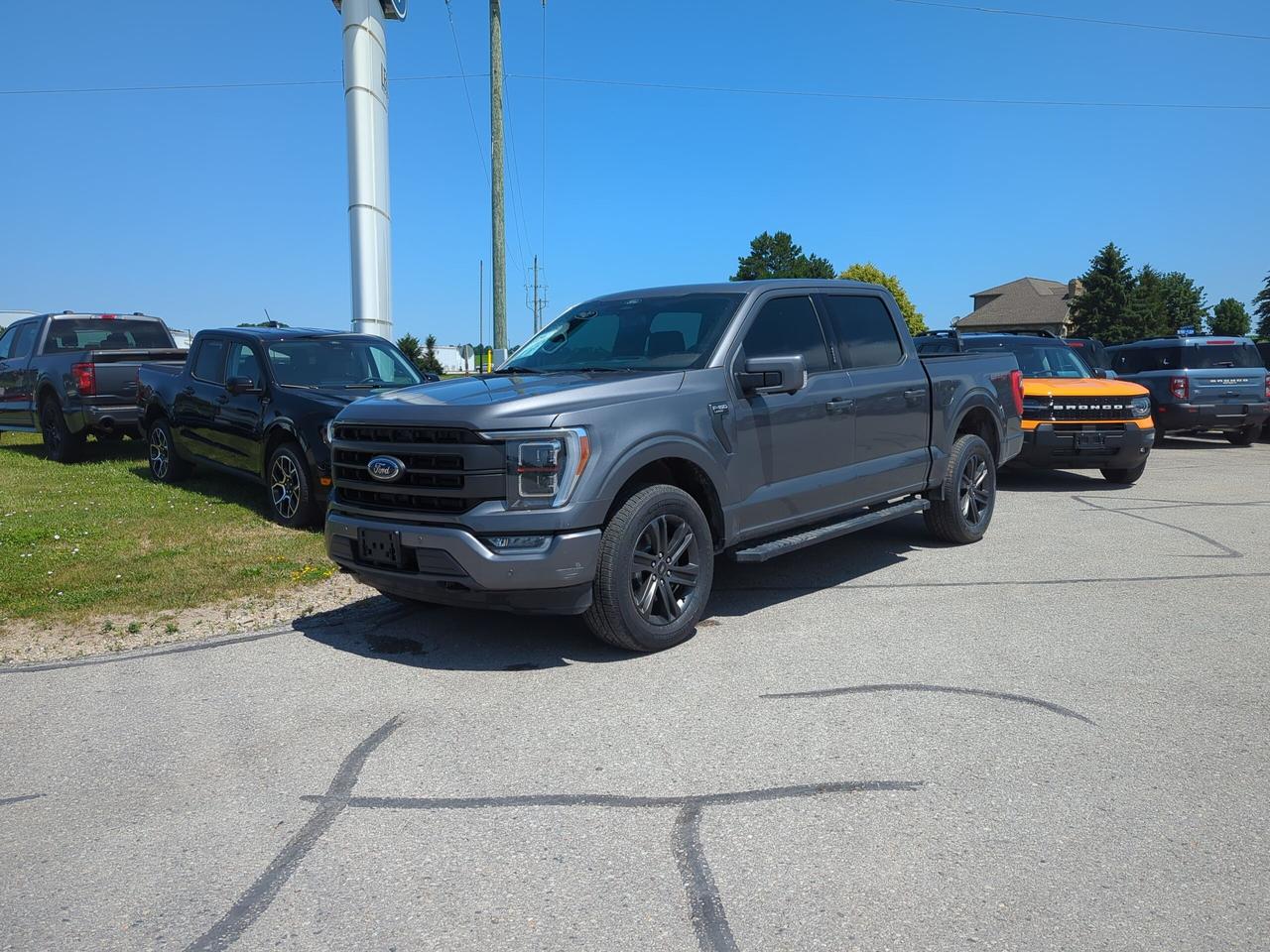 2022 Ford F-150 Lariat 4WD SuperCrew 5.5' Box Photo0