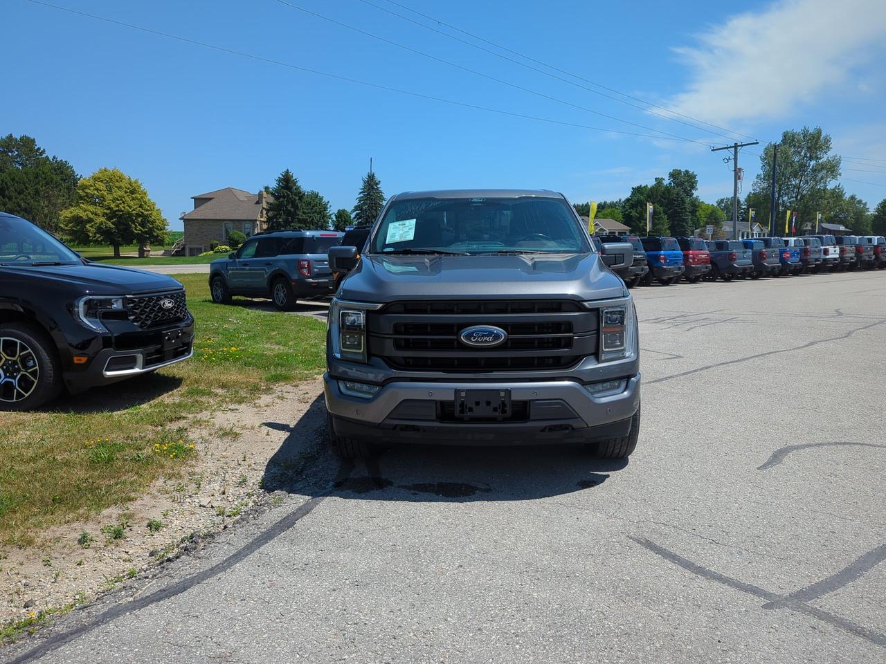 2022 Ford F-150 Lariat 4WD SuperCrew 5.5' Box Photo1