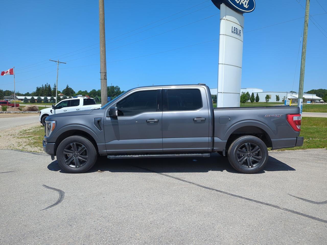 2022 Ford F-150 Lariat 4WD SuperCrew 5.5' Box Photo2