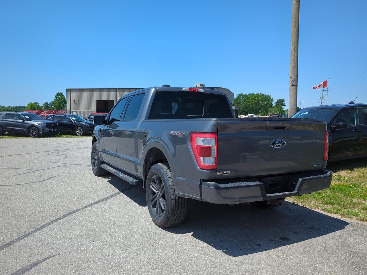 2022 Ford F-150 Lariat 4WD SuperCrew 5.5' Box Photo3