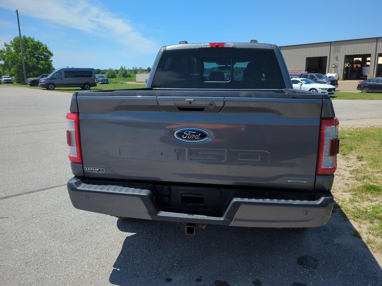 2022 Ford F-150 Lariat 4WD SuperCrew 5.5' Box Photo4
