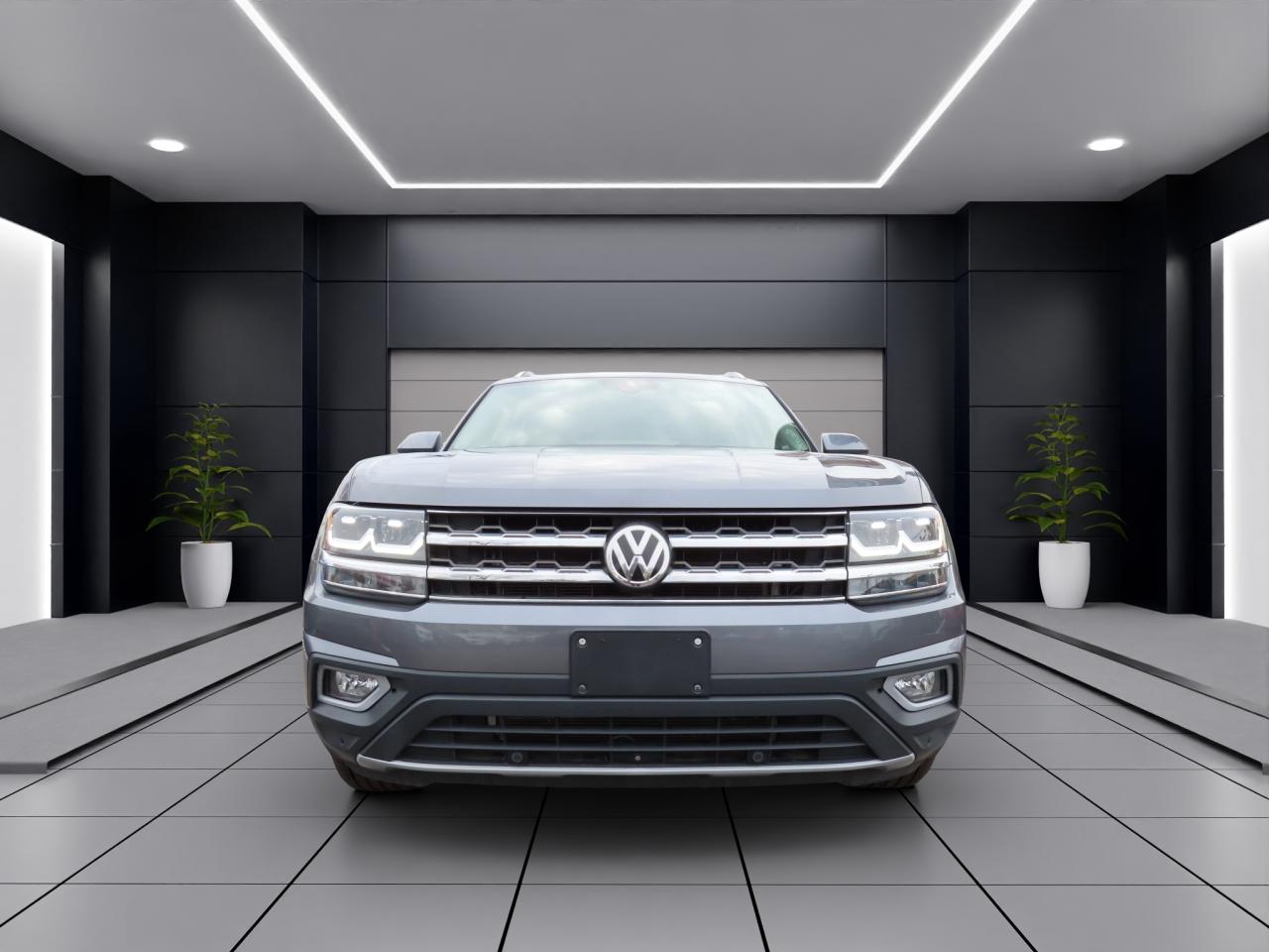 2018 Volkswagen Atlas EXECLINE PKG - 3.6L 4MOTION - V6 - 22,000KMS ONLY !! Photo