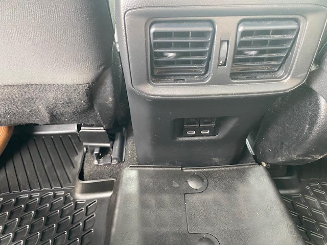 2022 Toyota RAV4 LE 4WD - Photo #12