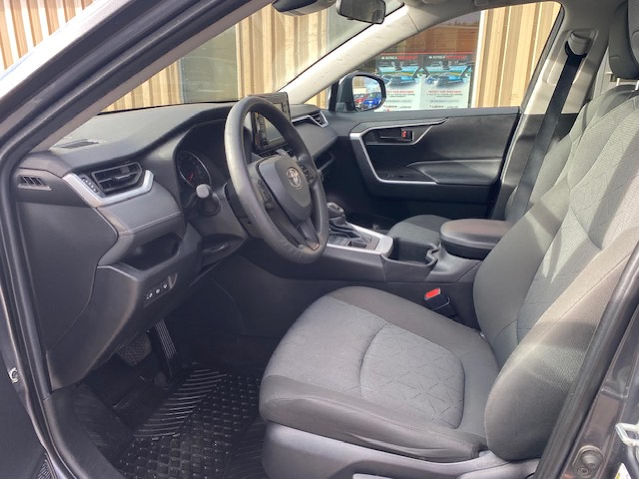 2022 Toyota RAV4 LE 4WD - Photo #8