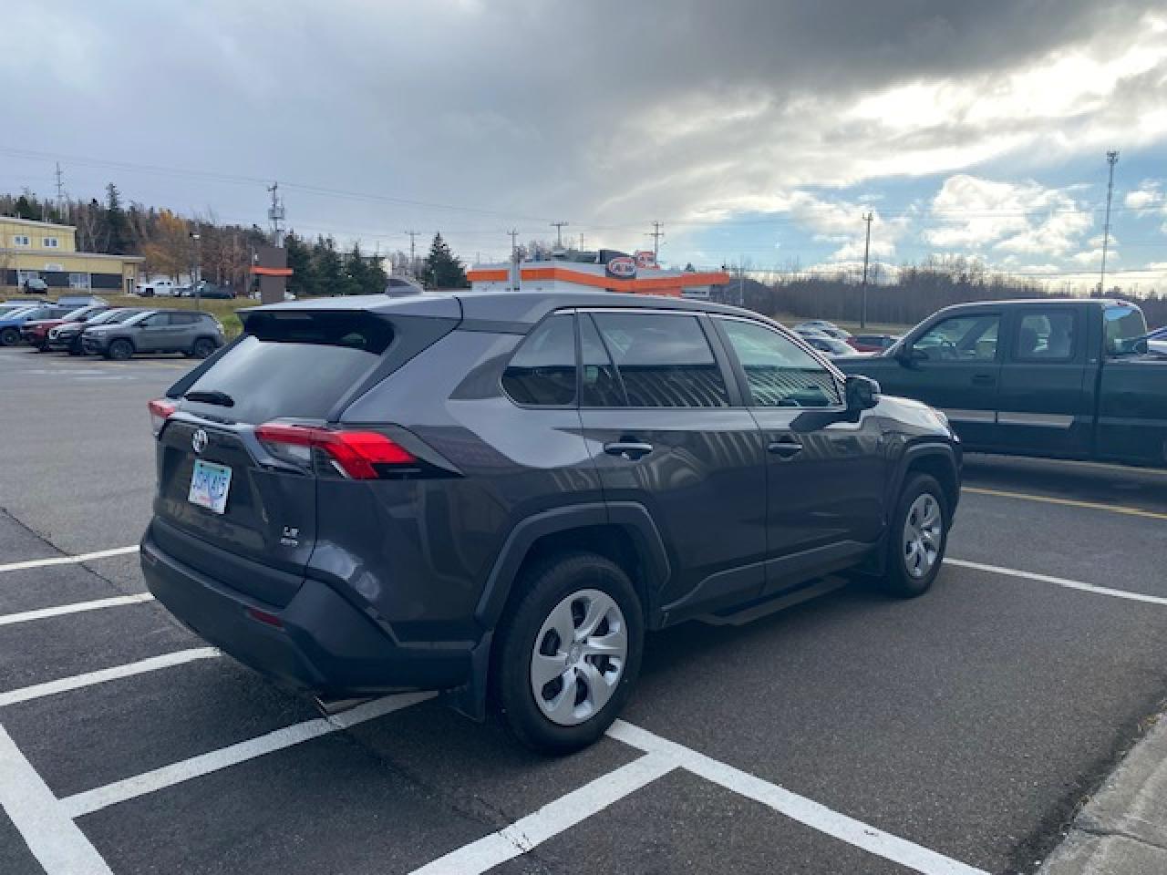 2022 Toyota RAV4 LE 4WD - Photo #4