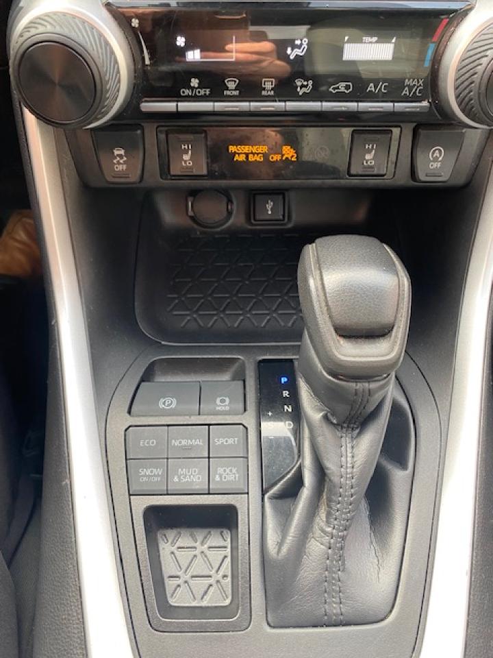 2022 Toyota RAV4 LE 4WD - Photo #14