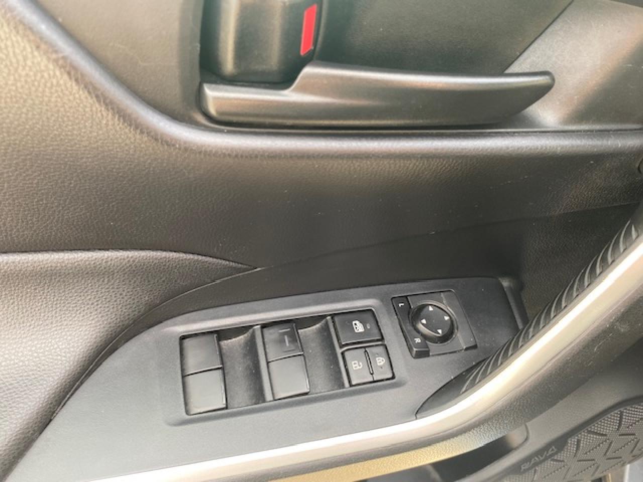 2022 Toyota RAV4 LE 4WD - Photo #13