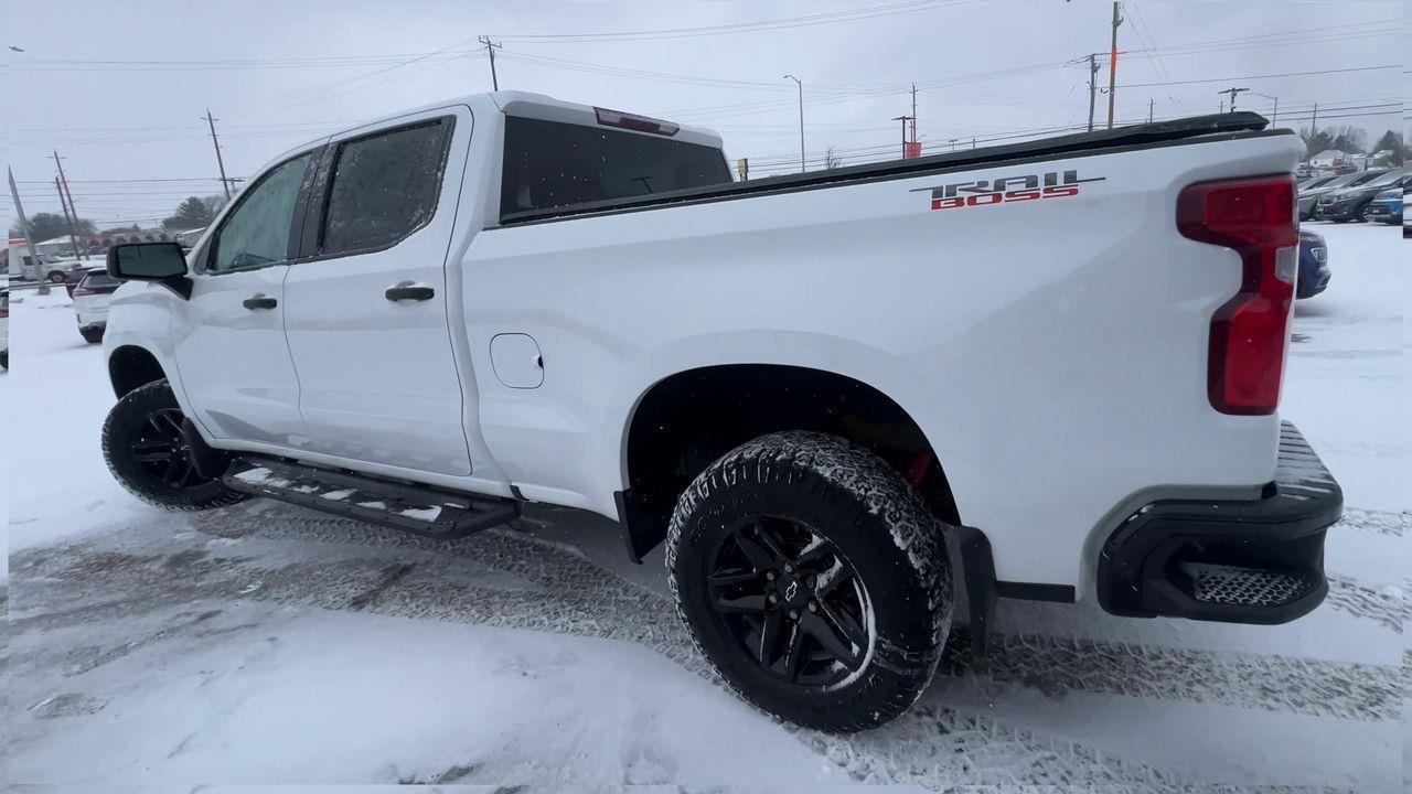 2020 Chevrolet Silverado 1500 Silverado Custom Trail Boss 4X4, 6 PASSENGER, POWER LIFTGATE, BACK UP CAMERA!! Photo