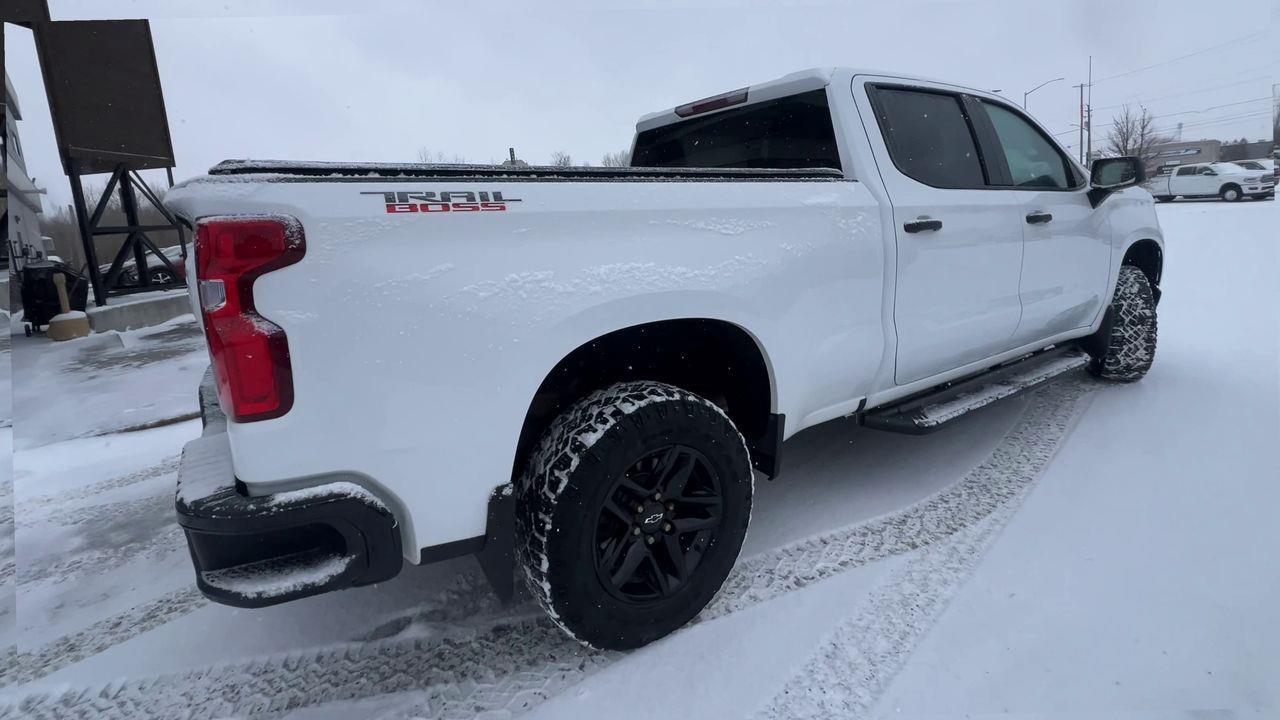 2020 Chevrolet Silverado 1500 Silverado Custom Trail Boss 4X4, 6 PASSENGER, POWER LIFTGATE, BACK UP CAMERA!! Photo