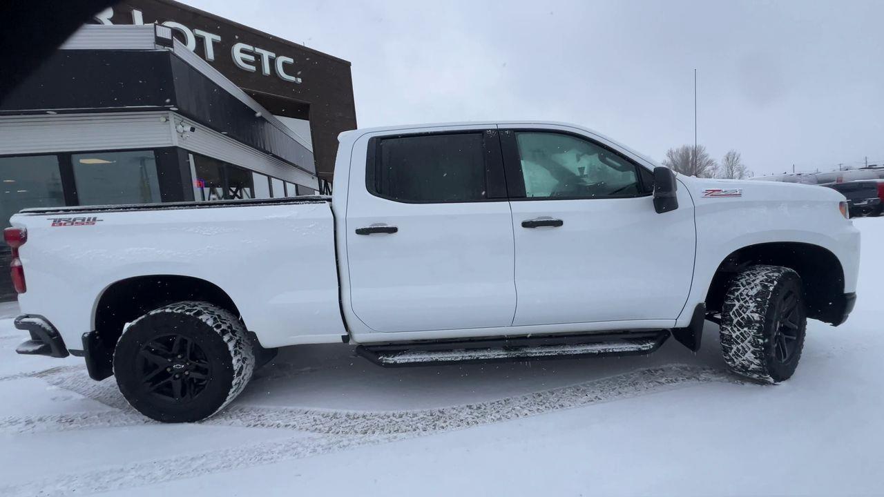 2020 Chevrolet Silverado 1500 Silverado Custom Trail Boss 4X4, 6 PASSENGER, POWER LIFTGATE, BACK UP CAMERA!! Photo