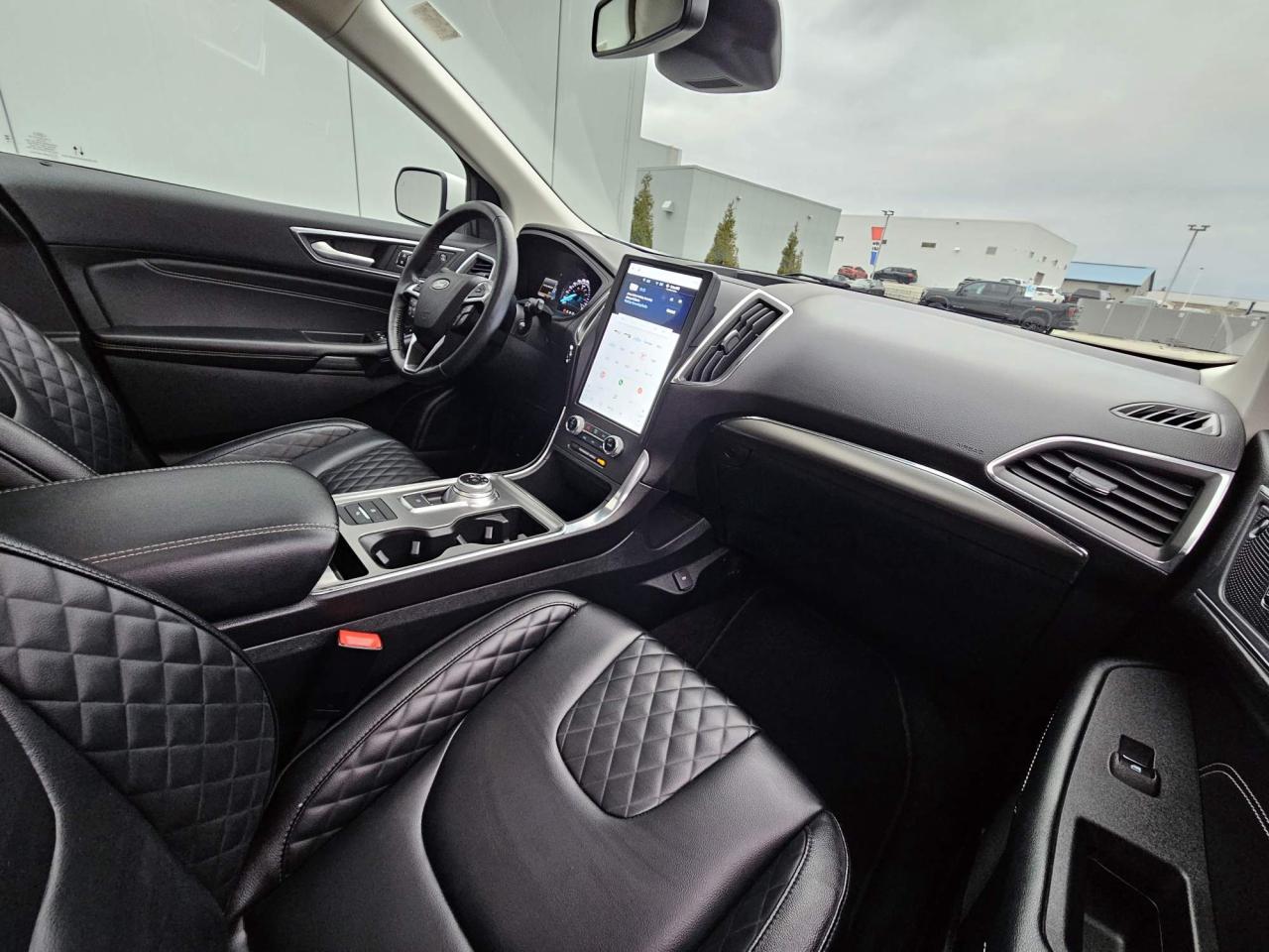 2024 Ford Edge Titanium Leather | Panoramic Roof | 19" Wheels Photo