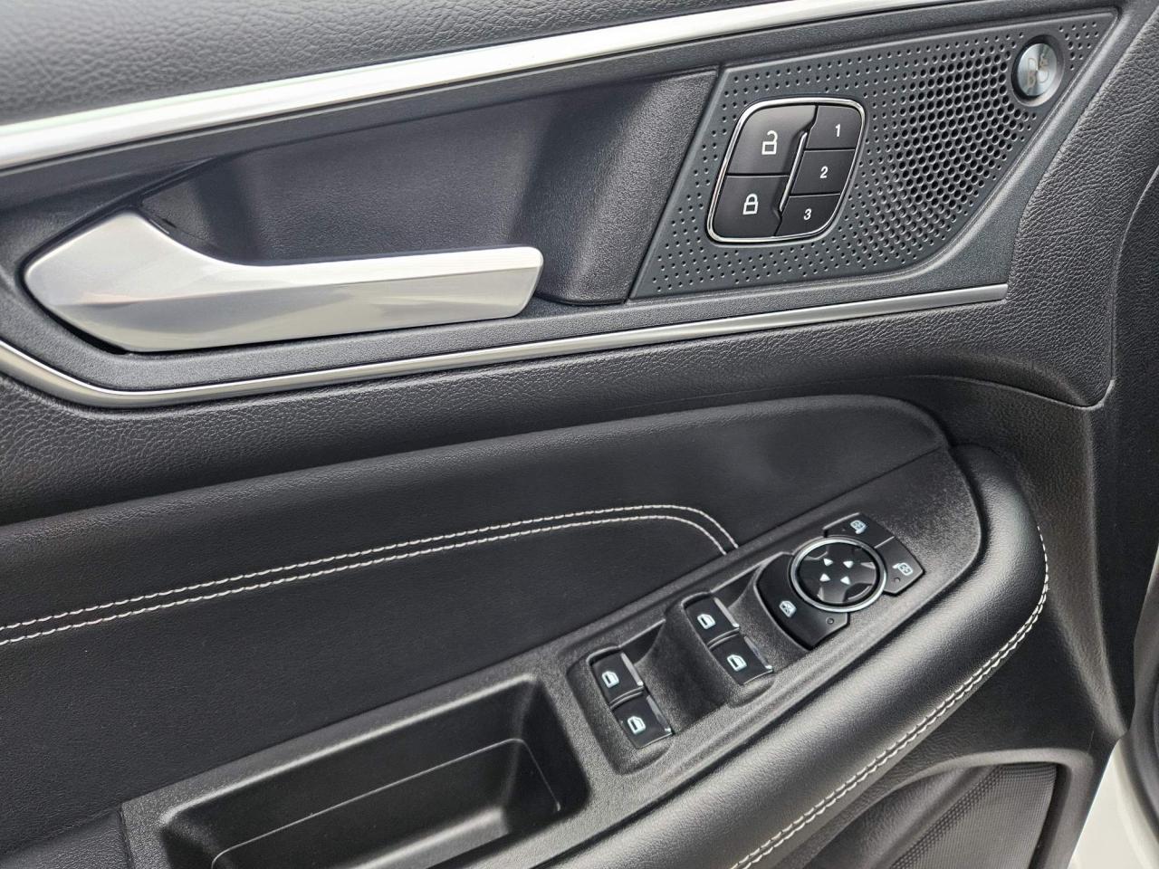 2024 Ford Edge Titanium Leather | Panoramic Roof | 19" Wheels Photo