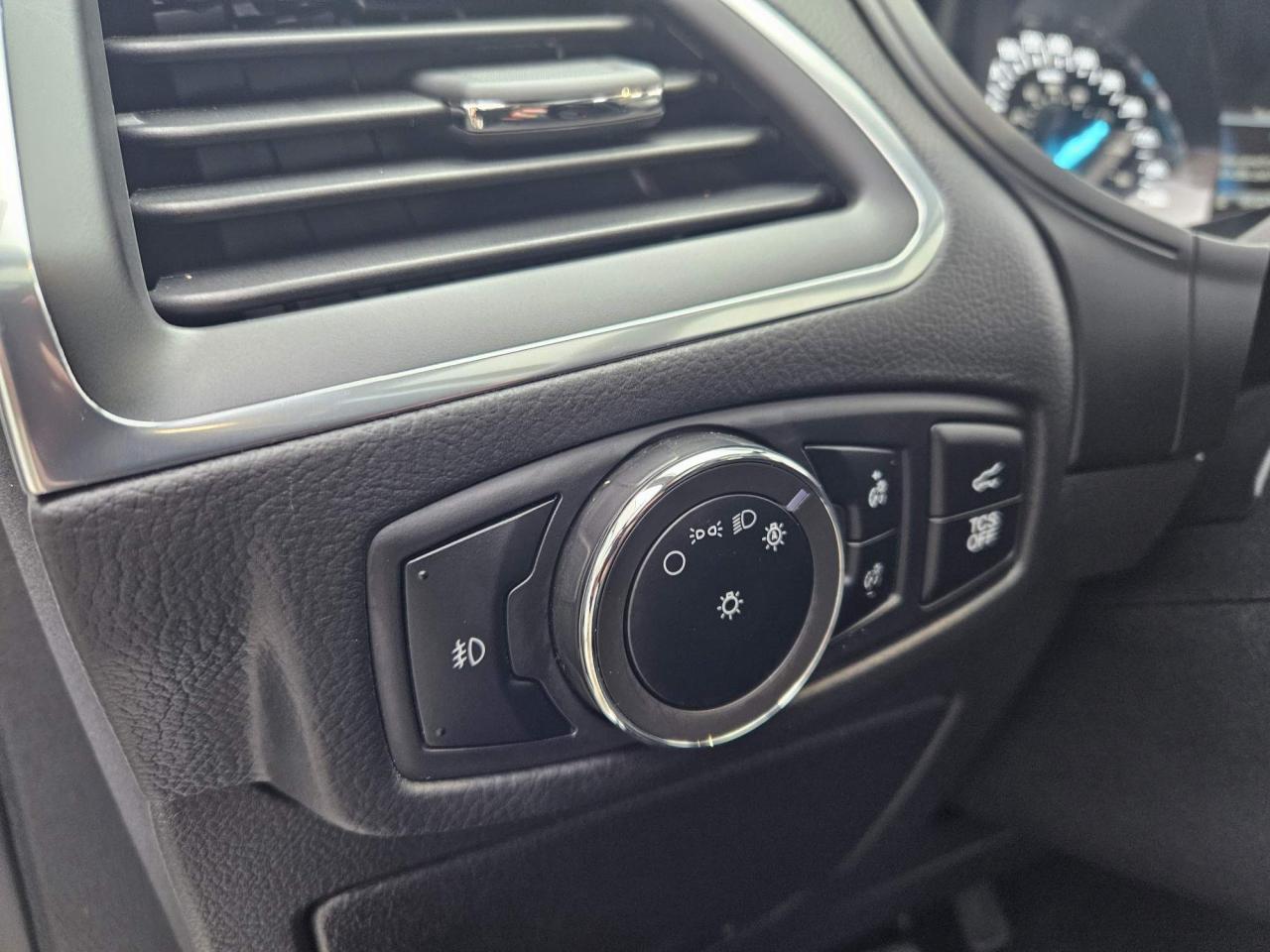 2024 Ford Edge Titanium Leather | Panoramic Roof | 19" Wheels Photo