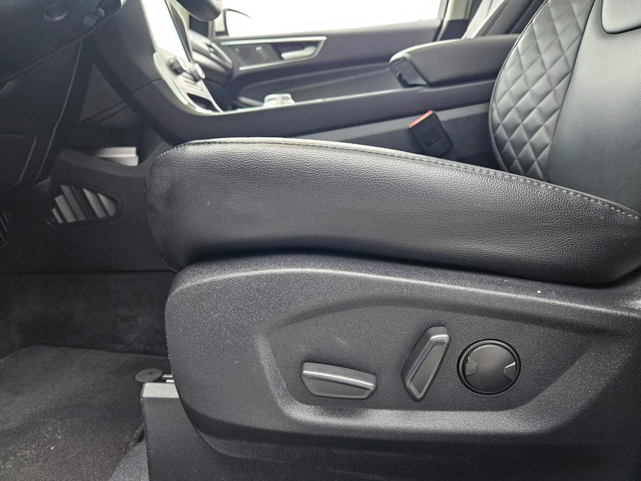 2024 Ford Edge Titanium Leather | Panoramic Roof | 19" Wheels Photo