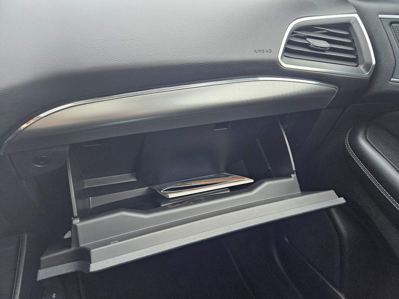 2024 Ford Edge Titanium Leather | Panoramic Roof | 19" Wheels Photo