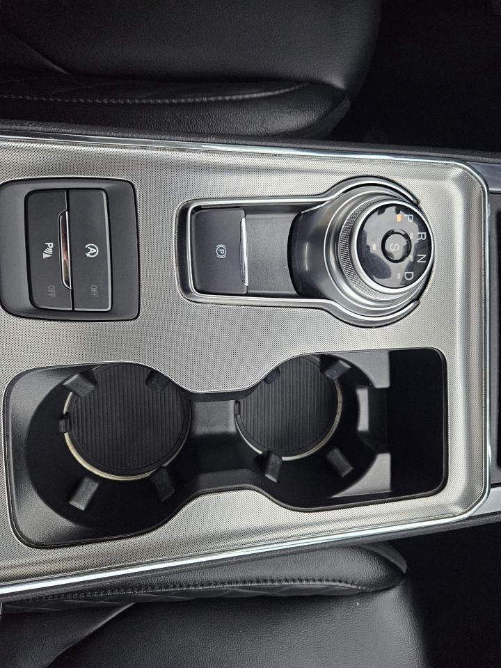 2024 Ford Edge Titanium Leather | Panoramic Roof | 19" Wheels Photo