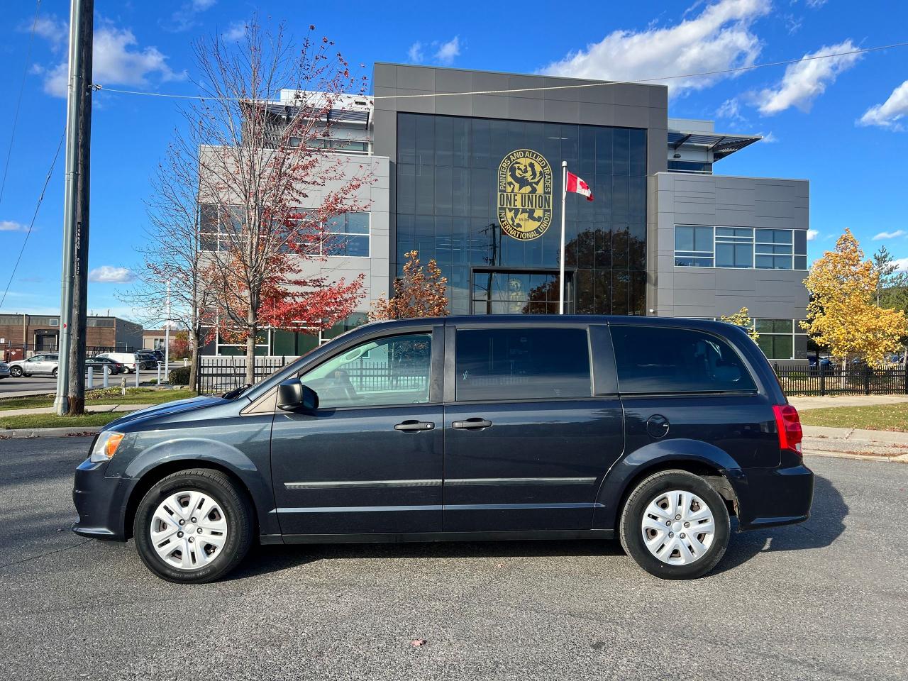 2014 Dodge Grand Caravan SE Photo2