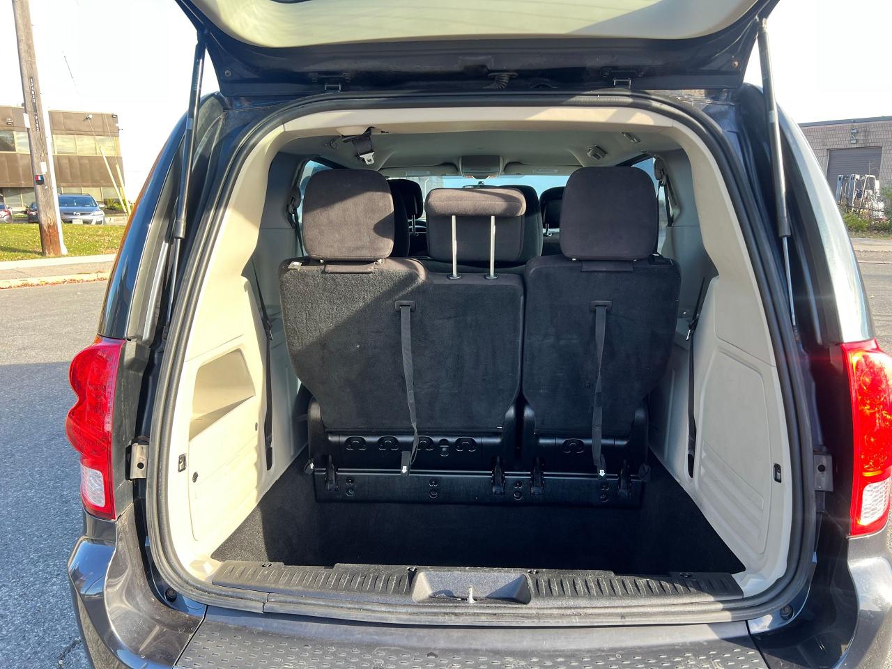 2014 Dodge Grand Caravan SE - Photo #11