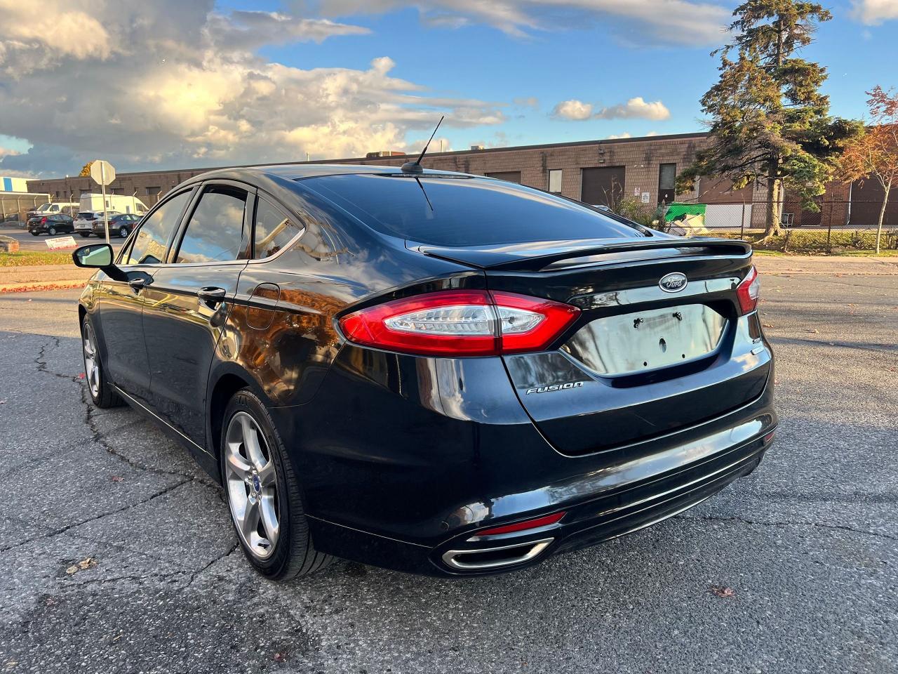 2013 Ford Fusion SE - Photo #11