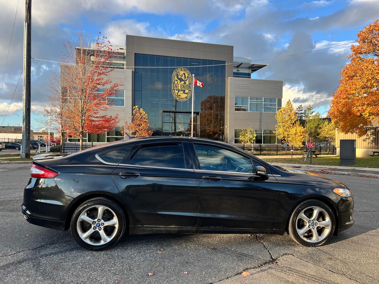 2013 Ford Fusion SE - Photo #23