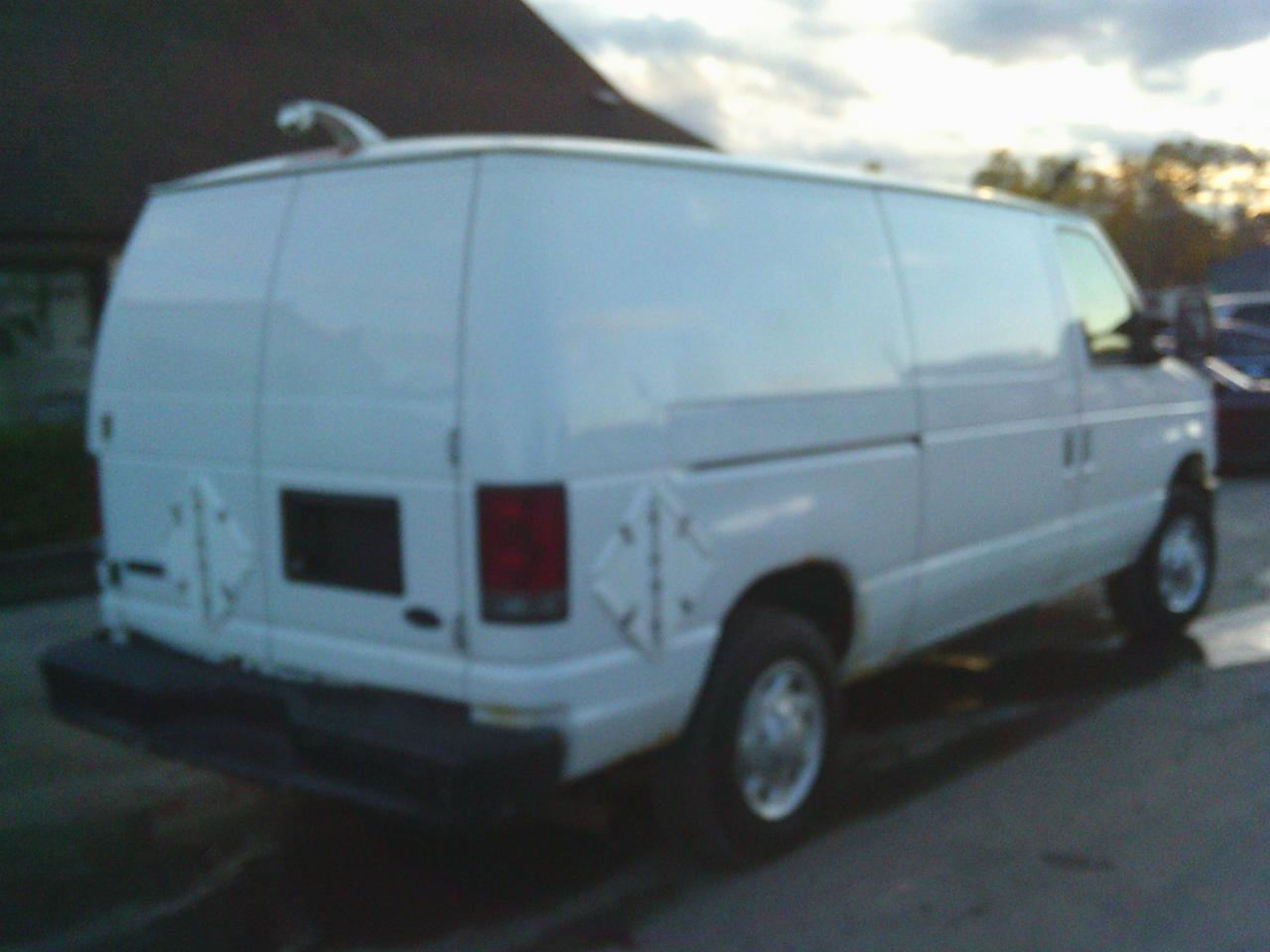 2013 Ford Econoline E-150 Commercial Photo3