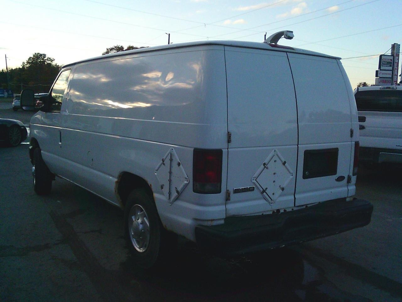 2013 Ford Econoline E-150 Commercial Photo2