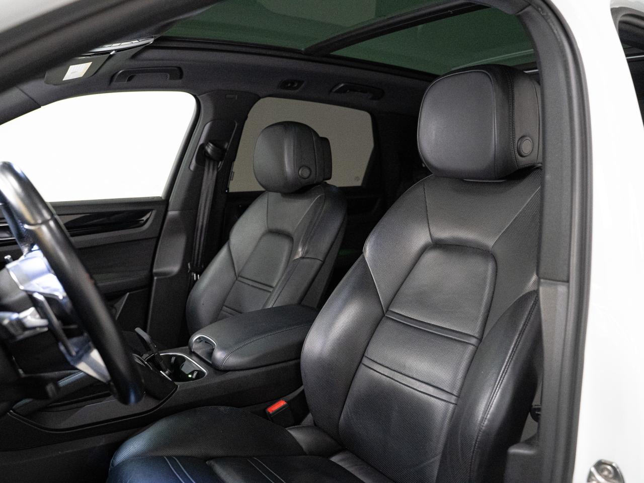 2020 Porsche Cayenne PREMIUM PLUS PKG | PANO | CARBON TRIM Photo