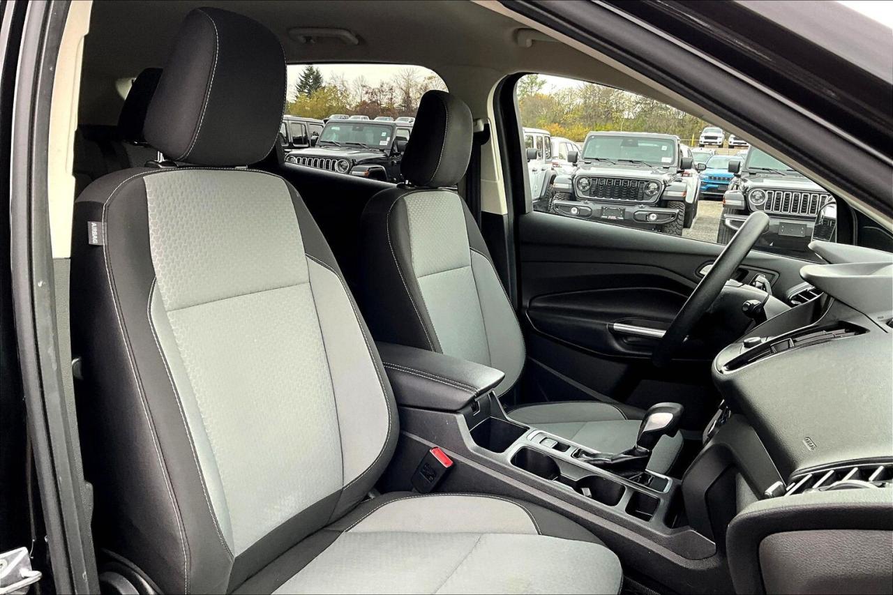 2019 Ford Escape SE | Heated Seats | Remote Start | NAV | FWD Photo