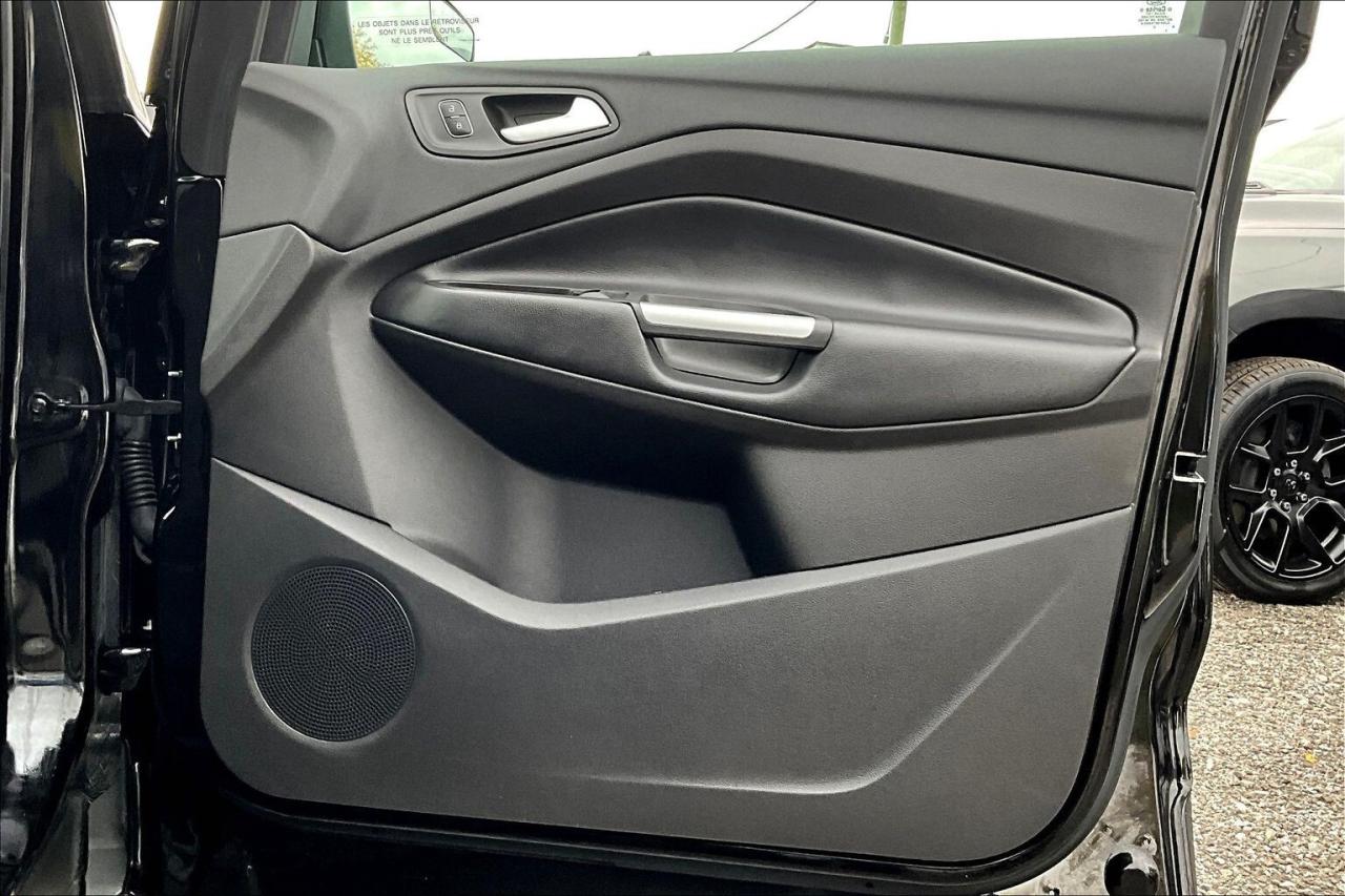 2019 Ford Escape SE | Heated Seats | Remote Start | NAV | FWD Photo