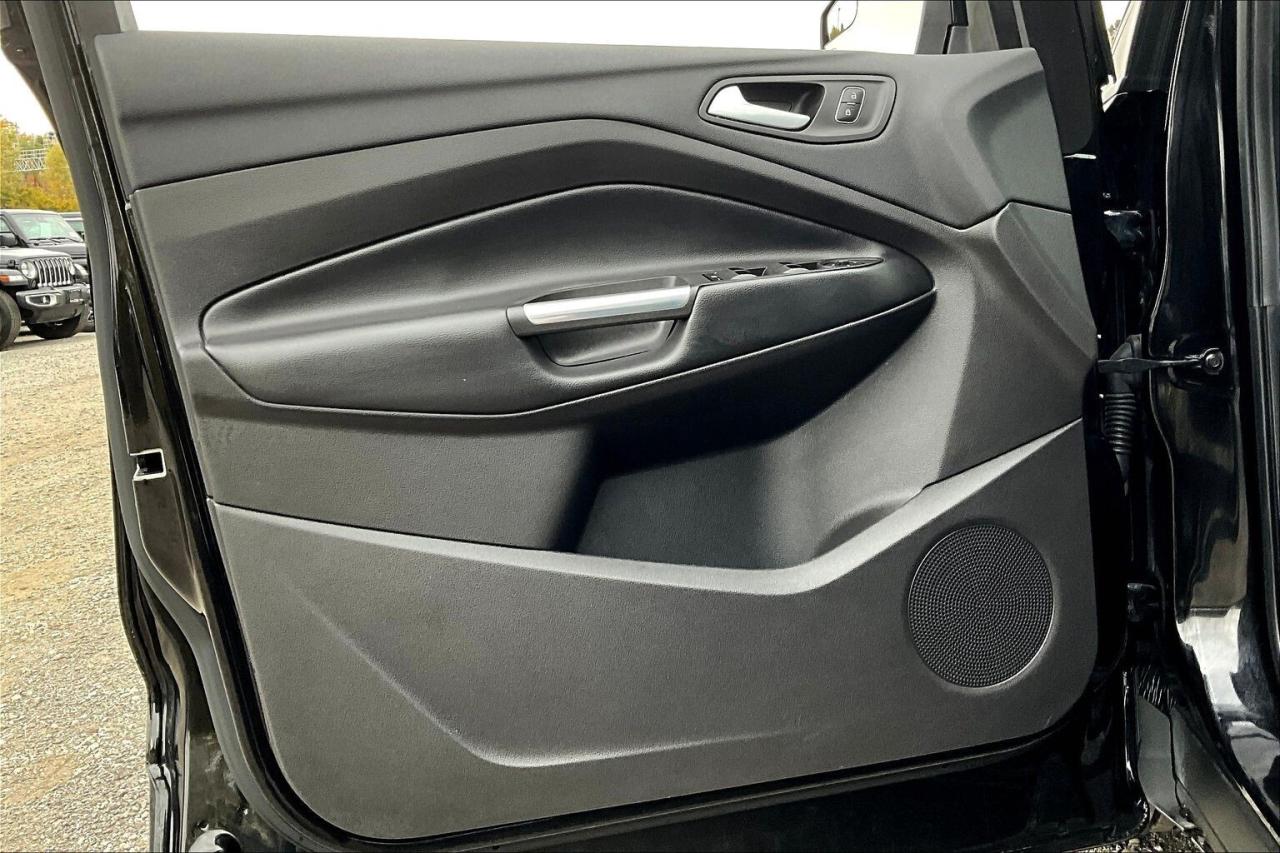 2019 Ford Escape SE | Heated Seats | Remote Start | NAV | FWD Photo