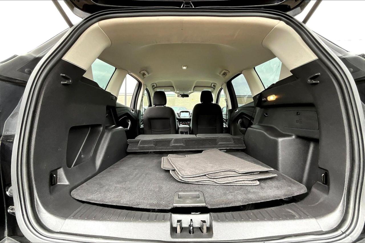 2019 Ford Escape SE | Heated Seats | Remote Start | NAV | FWD Photo