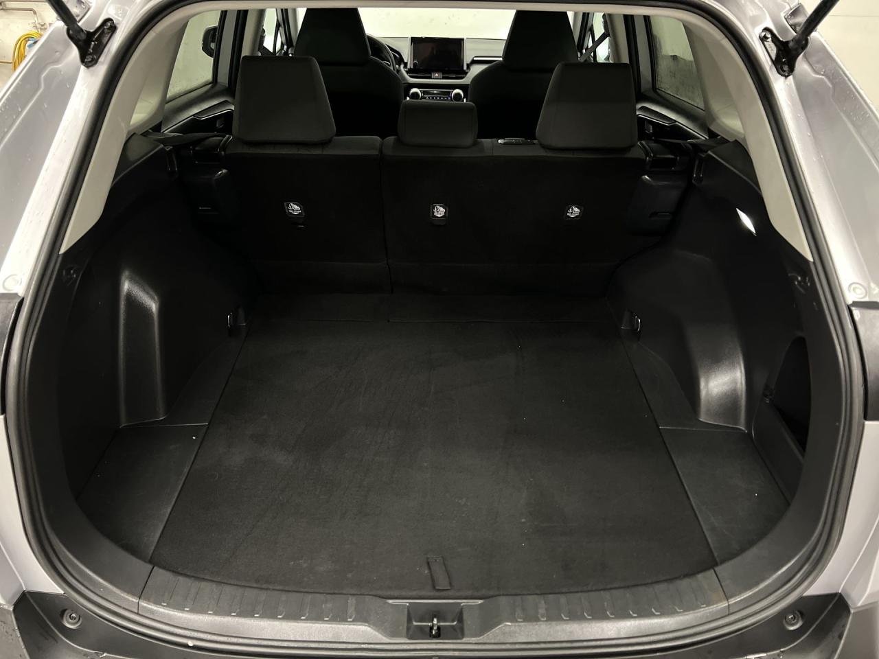 2023 Toyota RAV4 AWD | HEATED SEATS | CARPLAY | ADAPT. CRUISE | A/C Photo