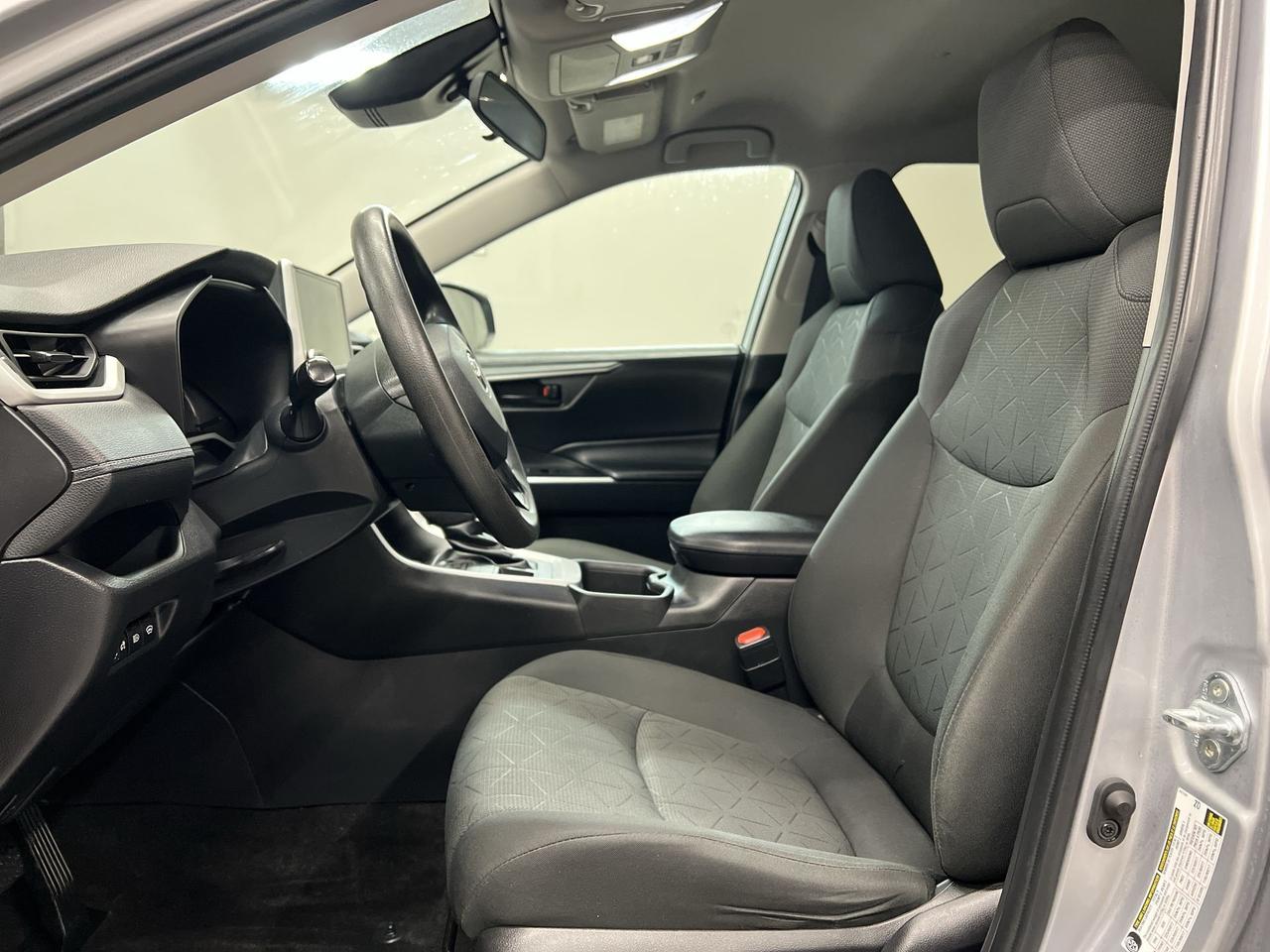 2023 Toyota RAV4 AWD | HEATED SEATS | CARPLAY | ADAPT. CRUISE | A/C Photo