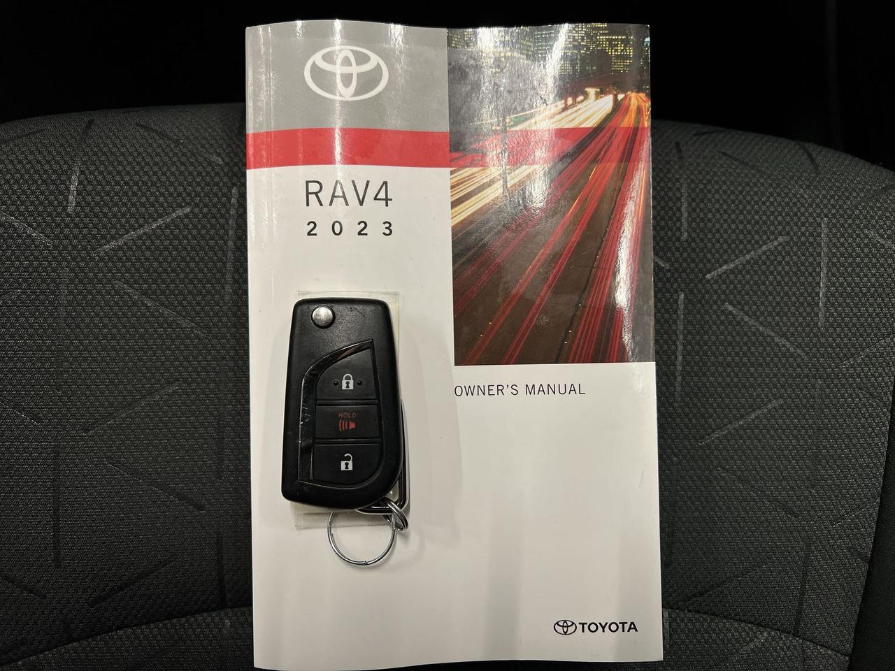 2023 Toyota RAV4 AWD | HEATED SEATS | CARPLAY | ADAPT. CRUISE | A/C Photo