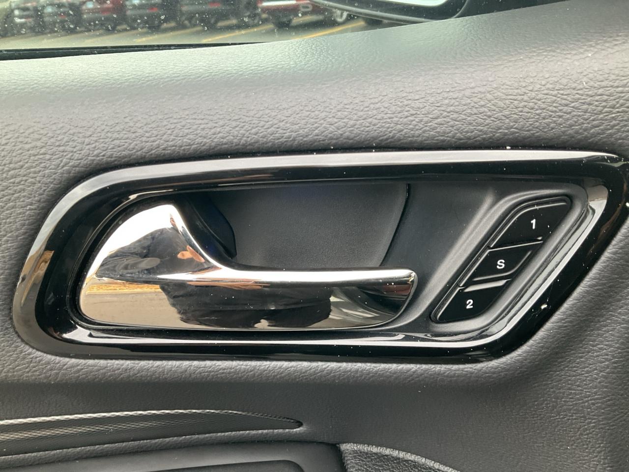 2023 Dodge Durango BLACKTOP / ADVANCED SAFETY SYSTEMS / NAV / LEATHER Photo