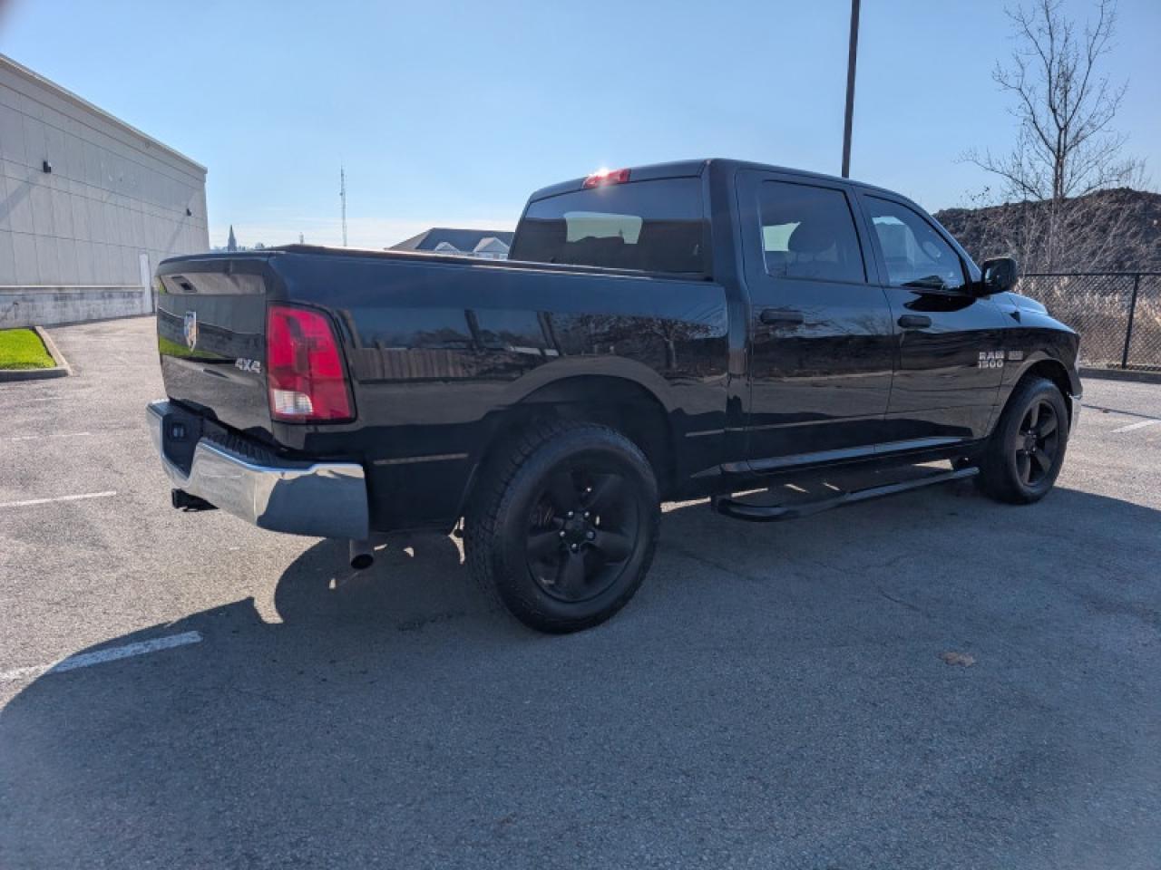 2017 RAM 1500 SXT  **VERY LOW KMS - SXT APP. GROUP** Photo4
