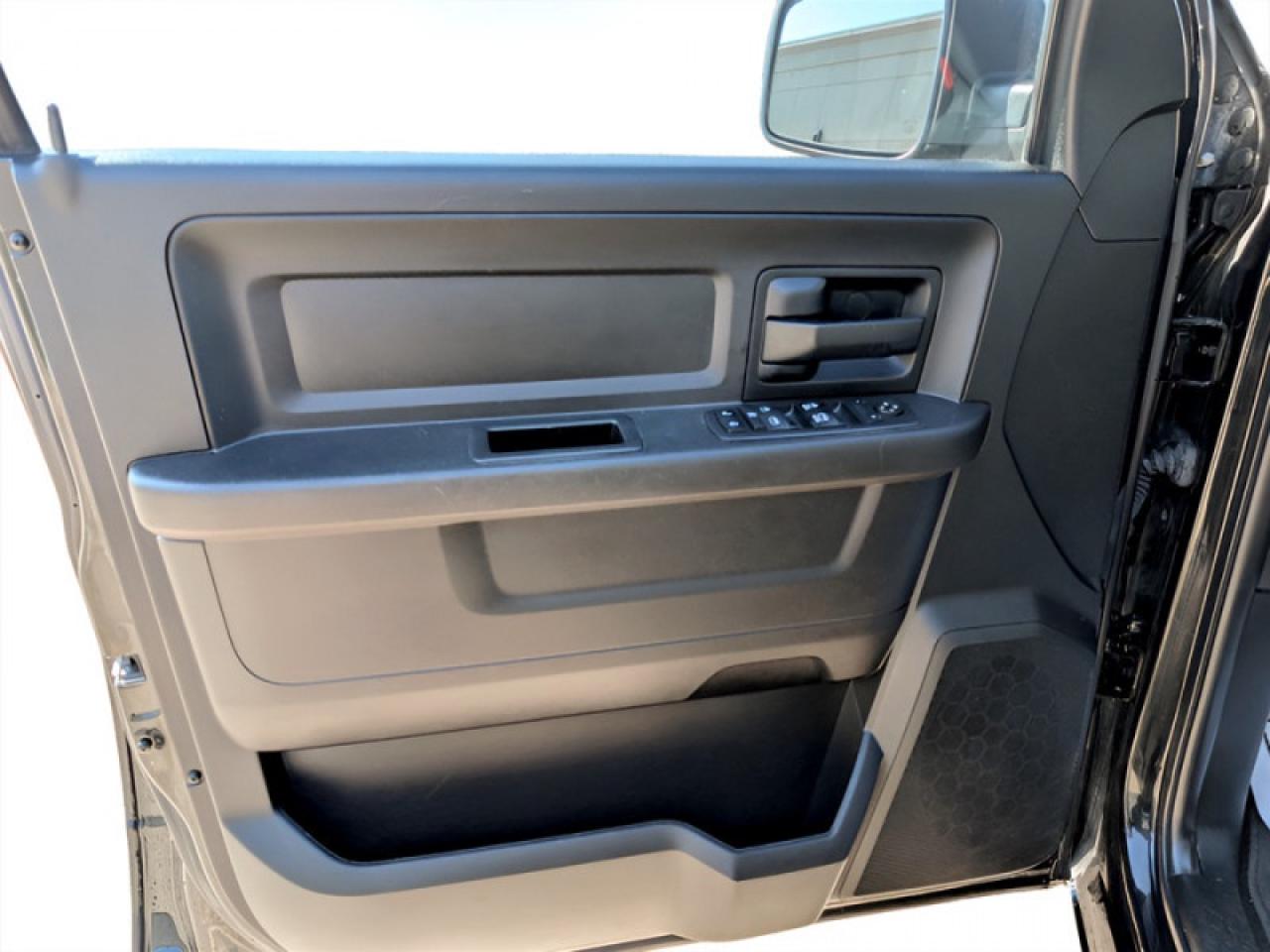 2017 RAM 1500 SXT  **VERY LOW KMS - SXT APP. GROUP** Photo