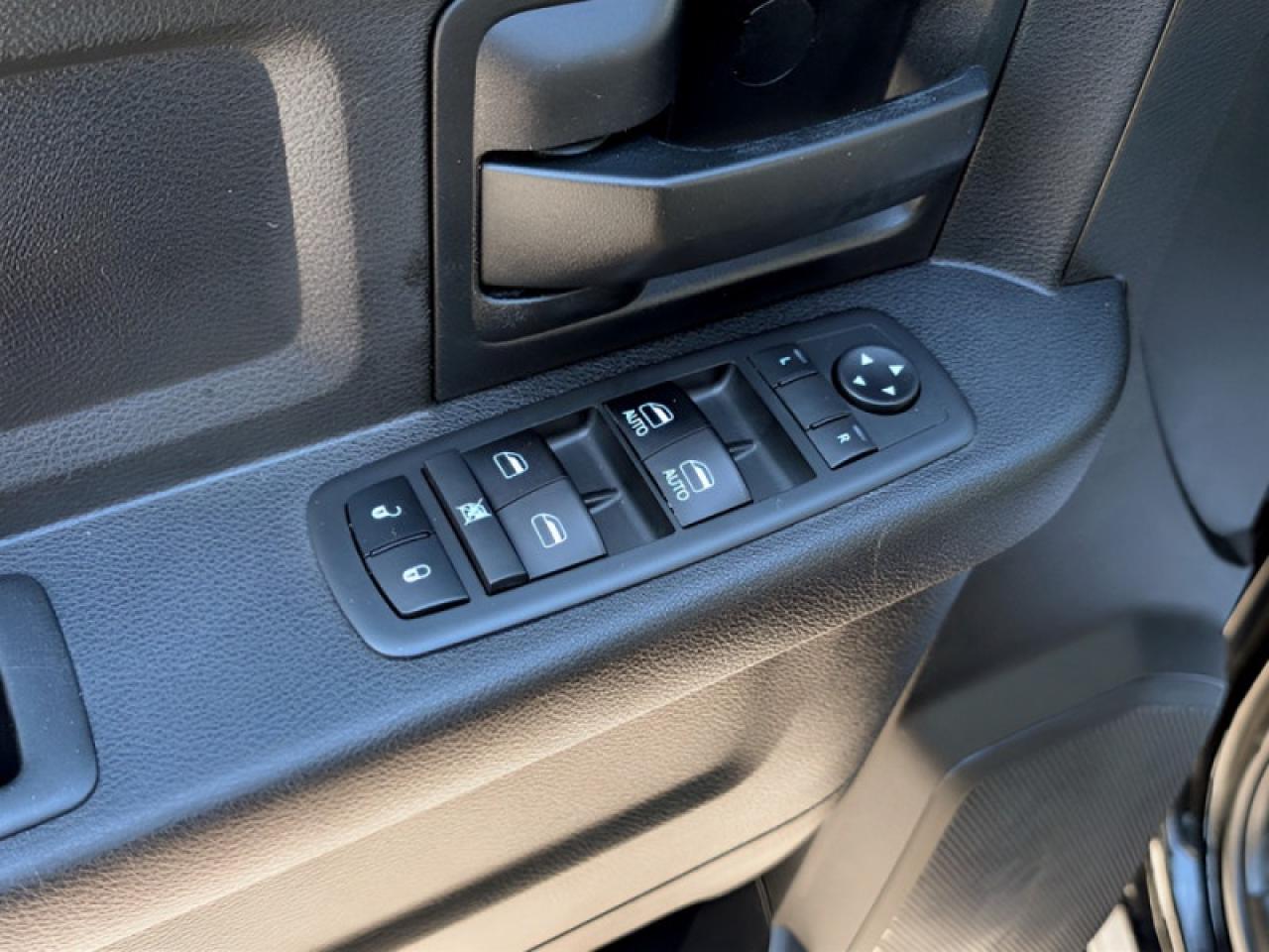 2017 RAM 1500 SXT  **VERY LOW KMS - SXT APP. GROUP** Photo