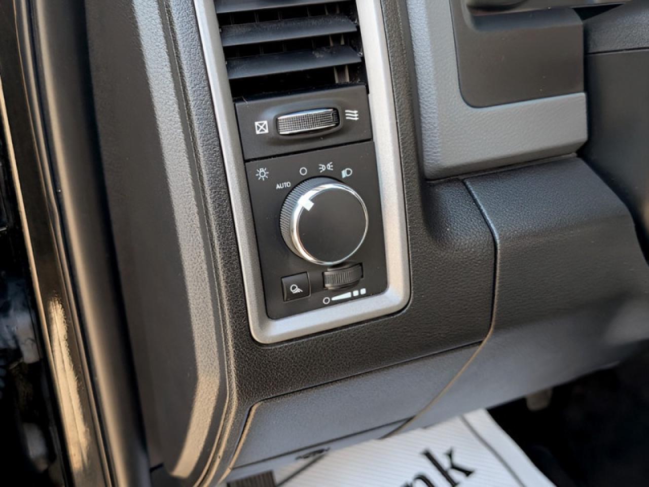 2017 RAM 1500 SXT  **VERY LOW KMS - SXT APP. GROUP** Photo