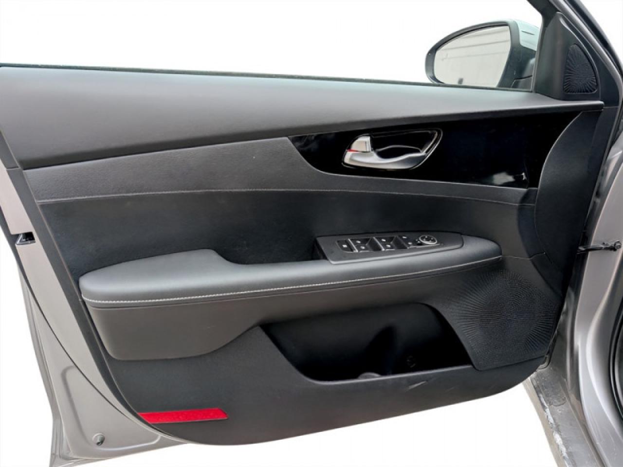 2023 Kia Forte EX  **APPLE CP -  HEATED SW** Photo