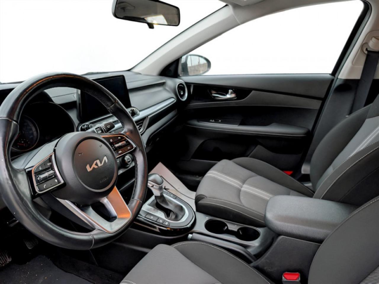 2023 Kia Forte EX  **APPLE CP -  HEATED SW** Photo