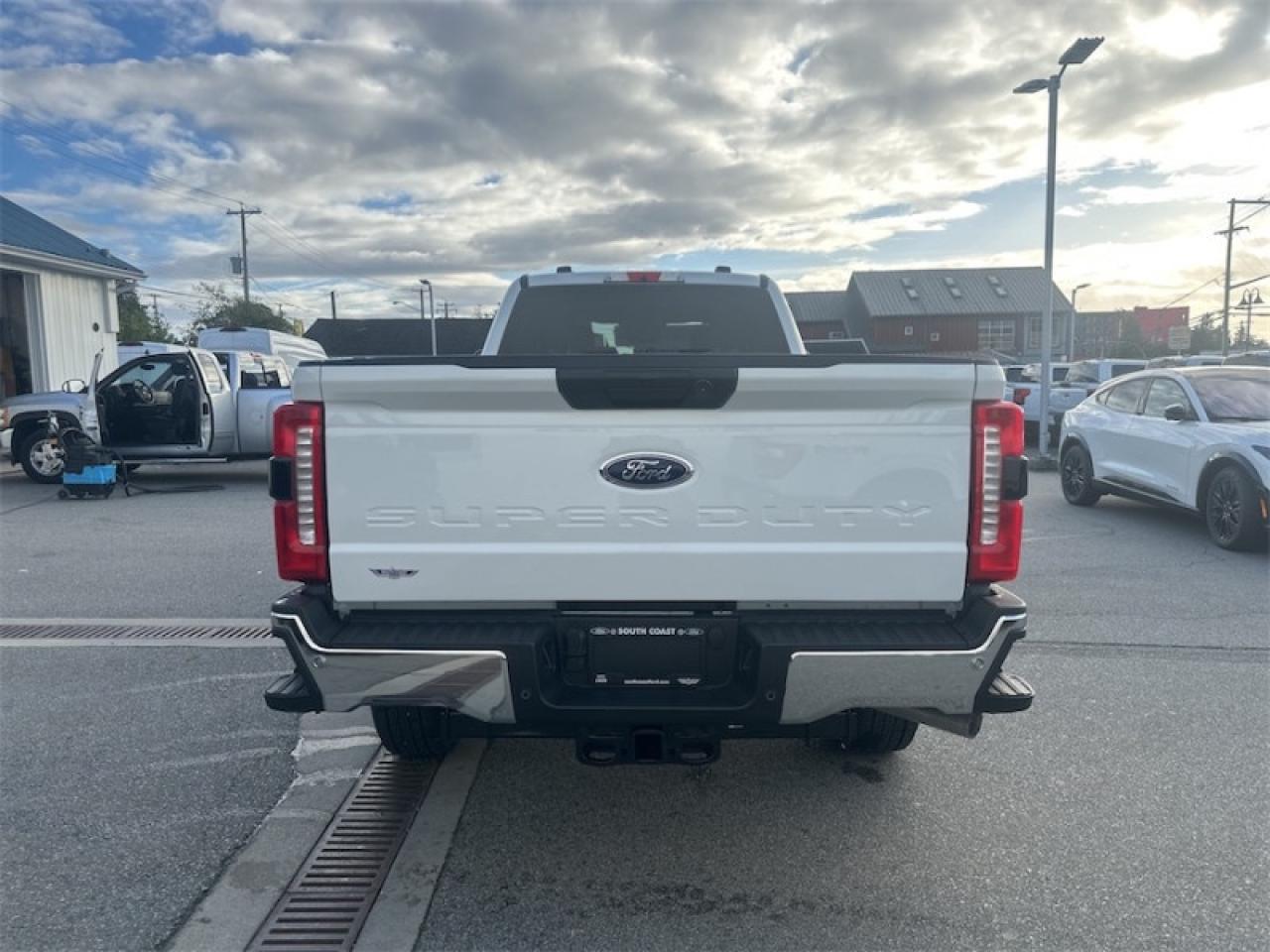 2026 Ford F-350 Super Duty XLT Photo