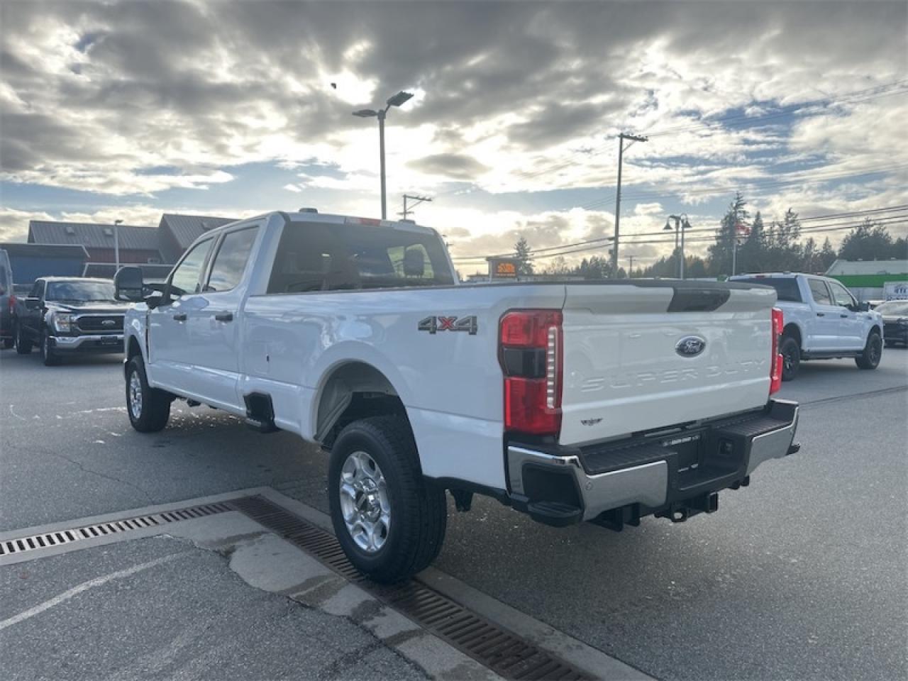 2026 Ford F-350 Super Duty XLT Photo