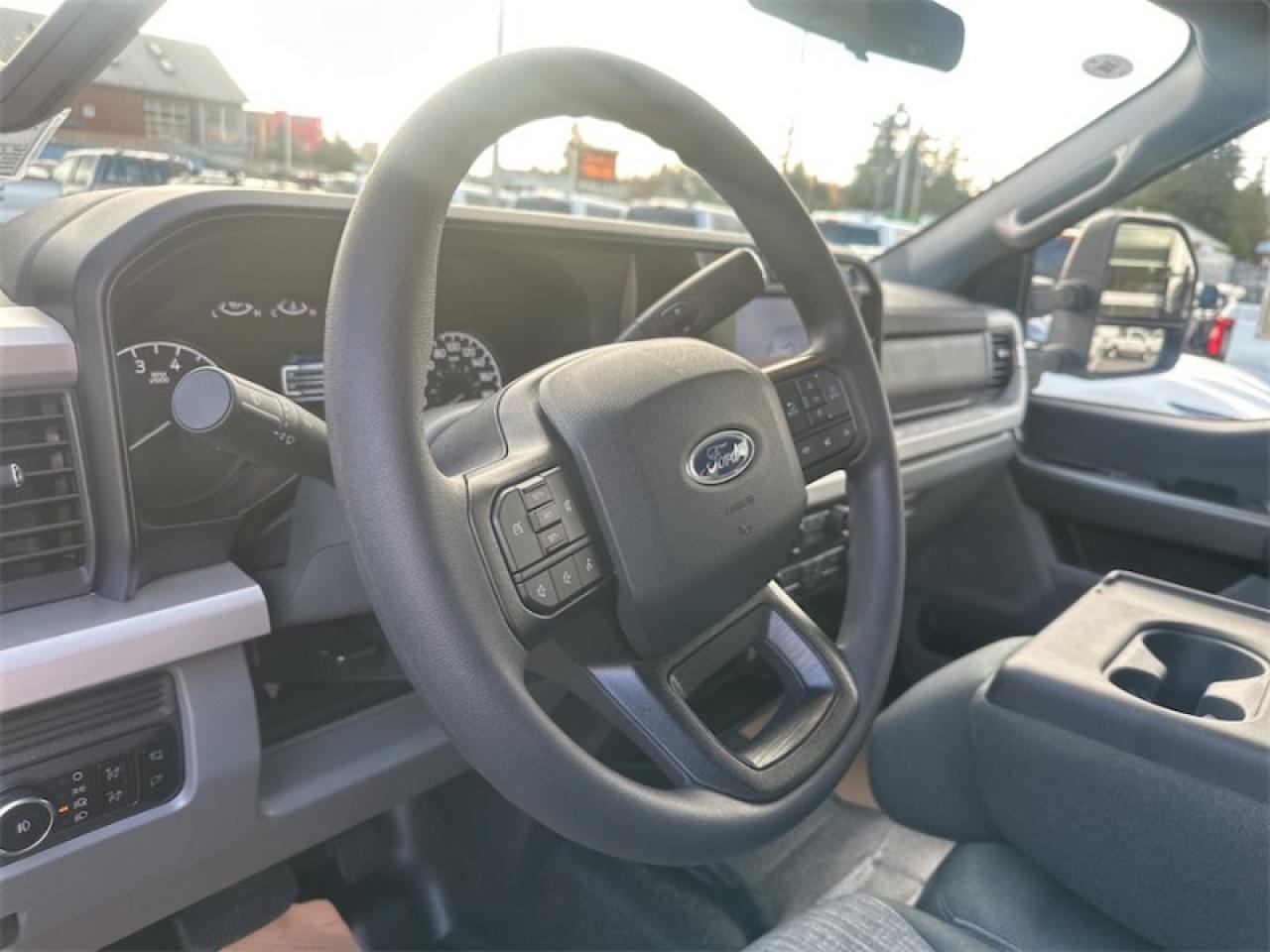 2026 Ford F-350 Super Duty XLT Photo5