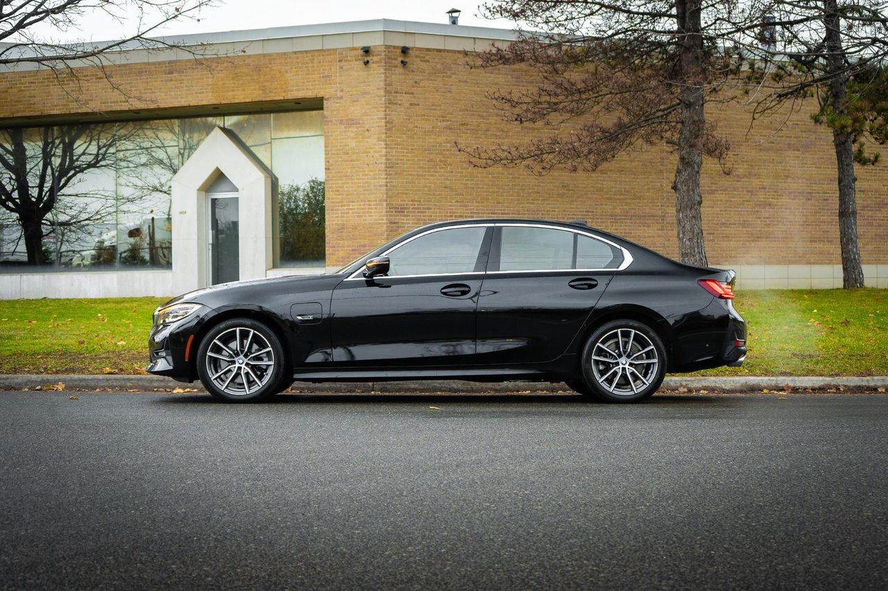 2022 BMW 3 Series 330e xDrive Photo